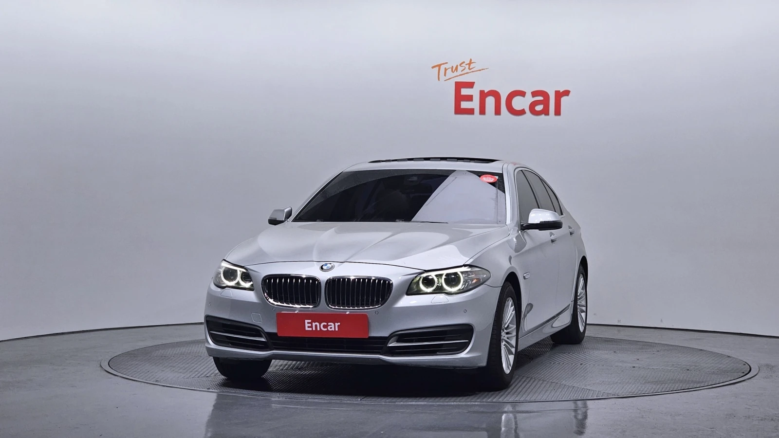 BMW 520 xDrive * HUD * ПОДГРЕВИ * КАМЕРА * ЛЮК