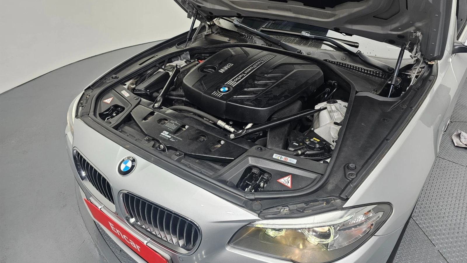 BMW 520 xDrive * HUD * ПОДГРЕВИ * КАМЕРА * ЛЮК, снимка 5 - Автомобили и джипове - 55133425