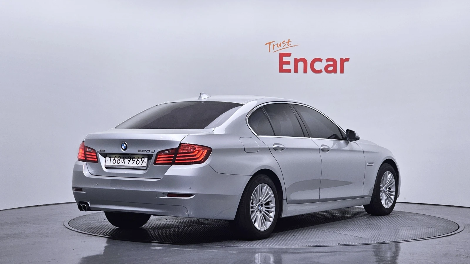 BMW 520 xDrive * HUD * ПОДГРЕВИ * КАМЕРА * ЛЮК, снимка 2 - Автомобили и джипове - 55133425