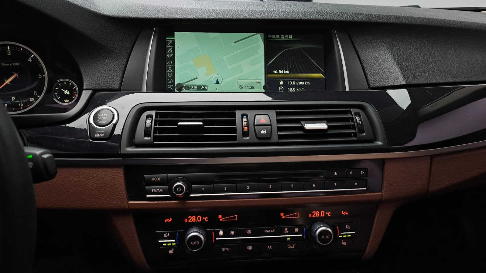 BMW 520 xDrive * HUD * ПОДГРЕВИ * КАМЕРА * ЛЮК, снимка 14 - Автомобили и джипове - 55133425