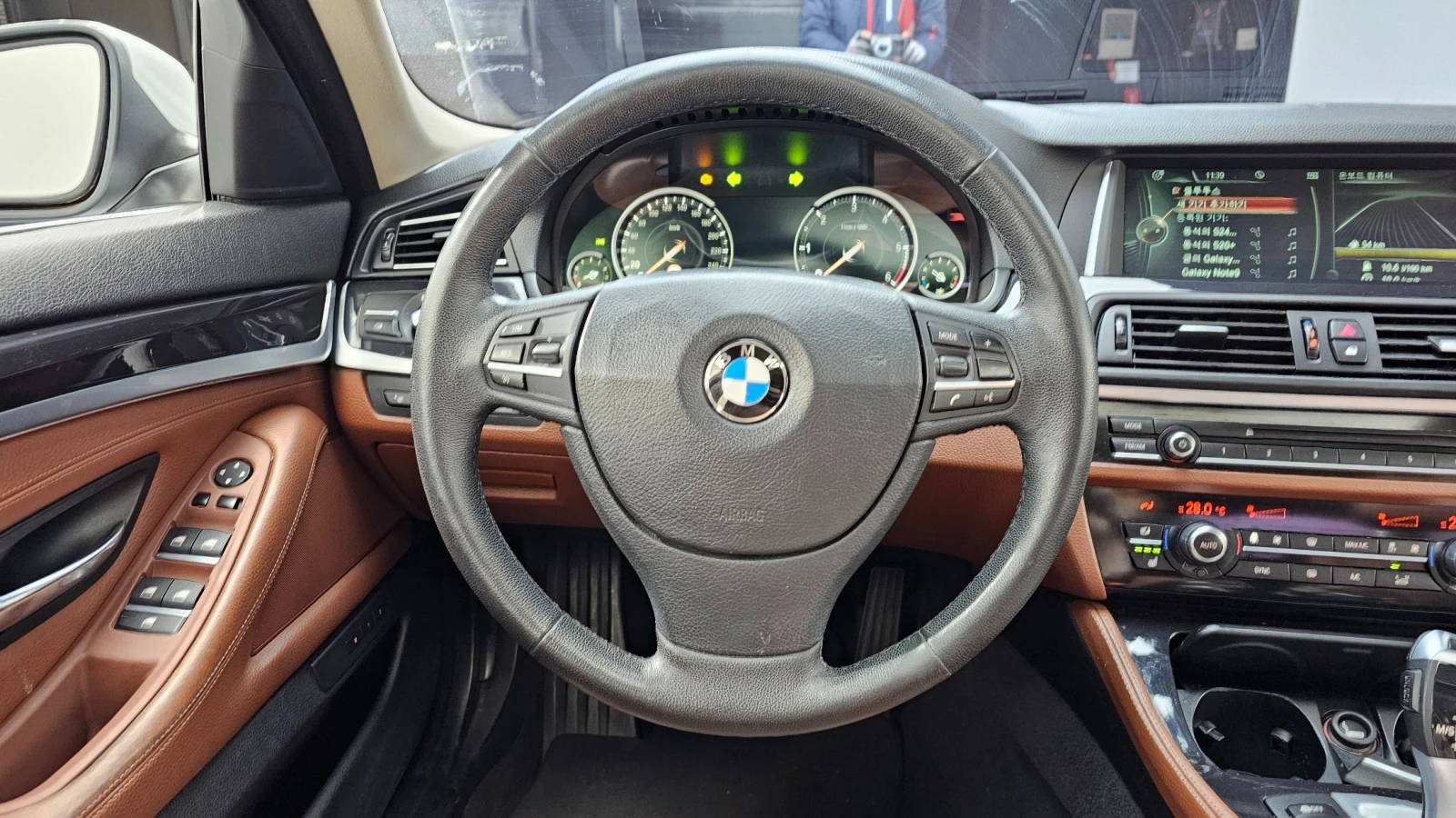 BMW 520 xDrive * HUD * ПОДГРЕВИ * КАМЕРА * ЛЮК, снимка 13 - Автомобили и джипове - 55133425