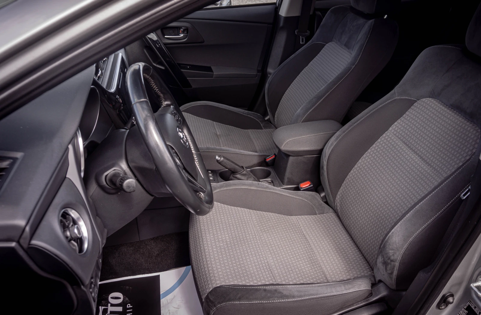 Toyota Auris 1.8 Hybrid ТОП! С ГАРАНЦИЯ! , снимка 9 - Автомобили и джипове - 56210254