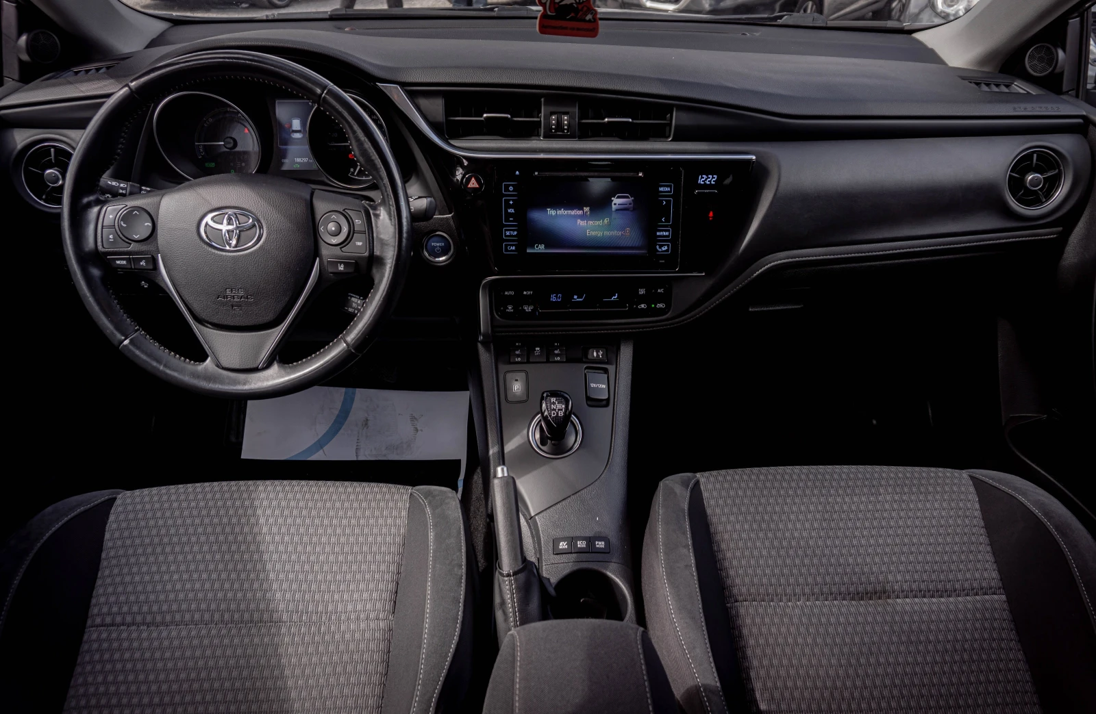Toyota Auris 1.8 Hybrid ТОП! С ГАРАНЦИЯ! , снимка 8 - Автомобили и джипове - 56210254