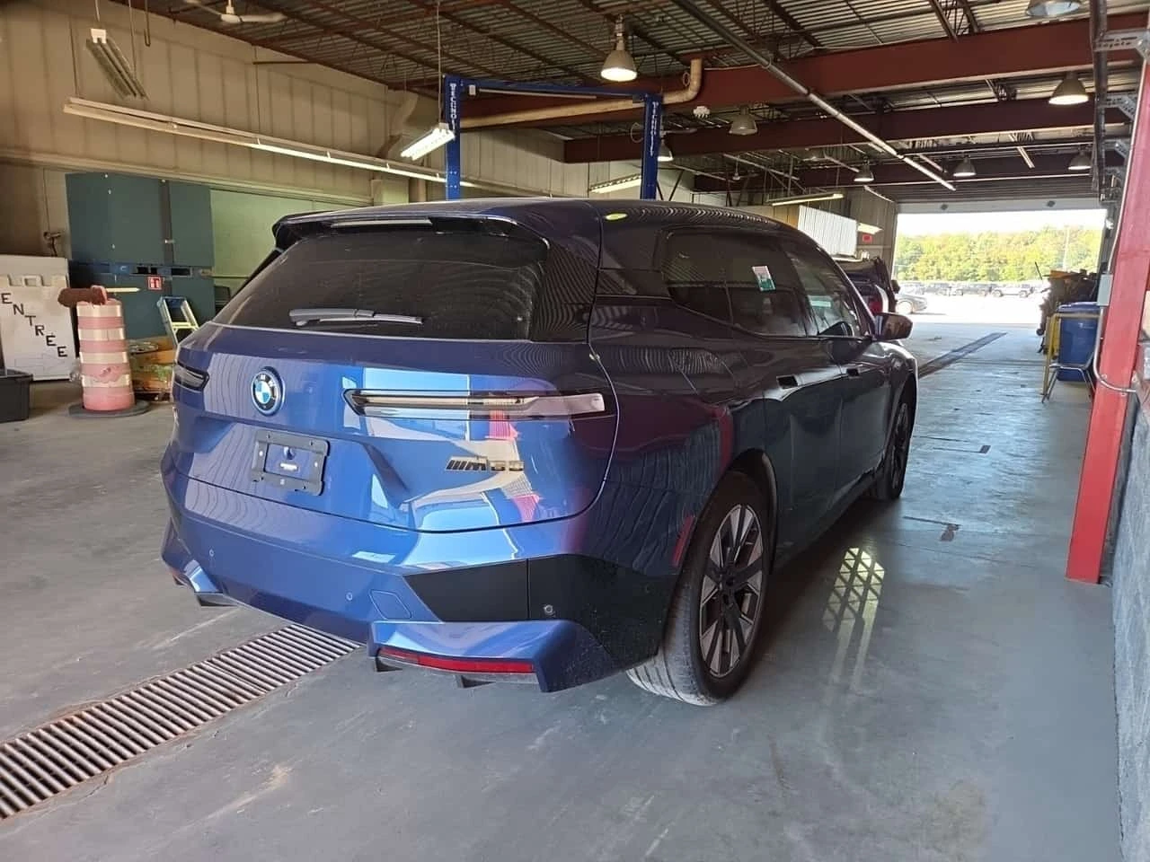 BMW iX  M60| BOWERS| ПАМЕТ| 360| HUD| , снимка 3 - Автомобили и джипове - 56324670