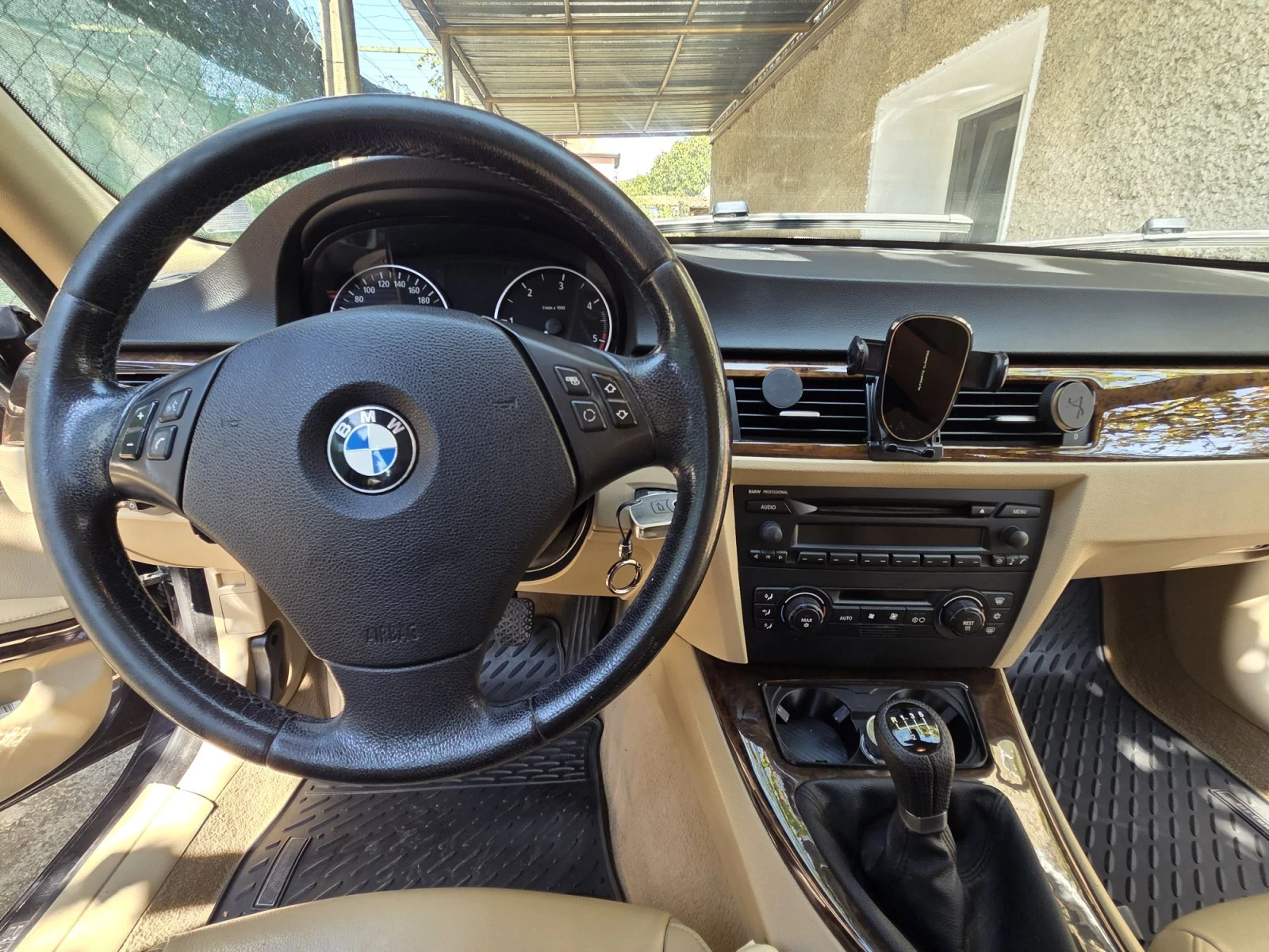BMW 320, снимка 15 - Автомобили и джипове - 56362281