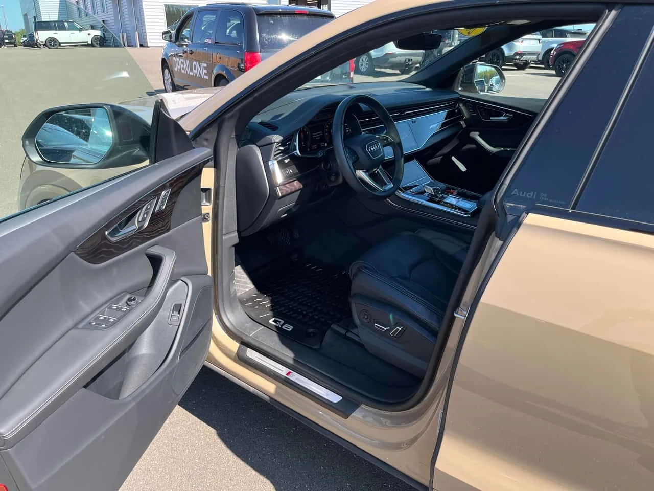 Audi Q8 * Technik * CARFAX * ДИСТРОНИК* BANG&OLUFSEN - изображение 5