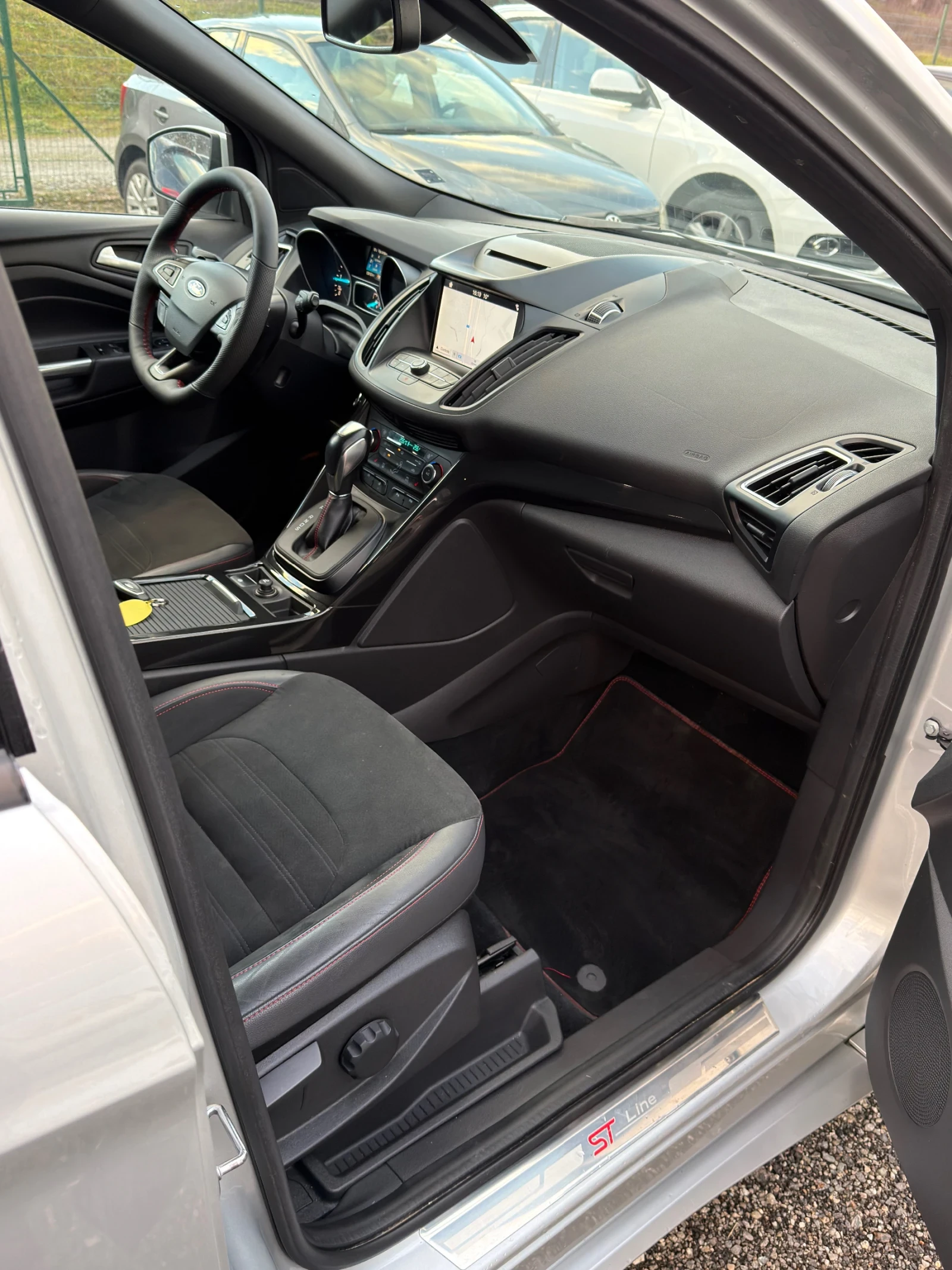 Ford Kuga ST Line 4x4 Подгреви Car play Автономно паркиране , снимка 8 - Автомобили и джипове - 53888992