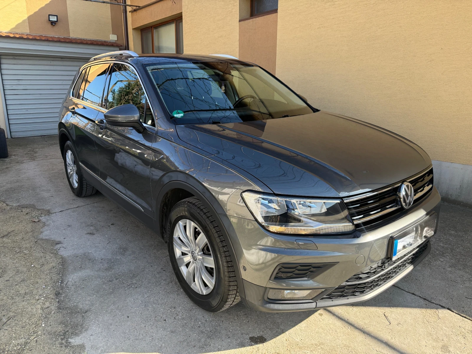VW Tiguan, снимка 3 - Автомобили и джипове - 54171187