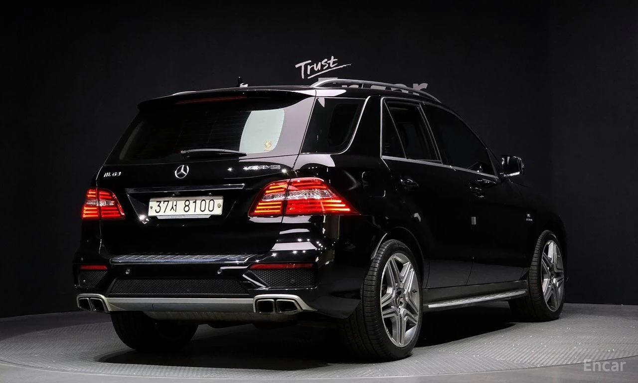 Mercedes-Benz ML 63 AMG 4MATIC* HARMAN/KARDON* 3XTV* ОБДУХВАНЕ* ПАНОРАМА, снимка 4 - Автомобили и джипове - 54512794