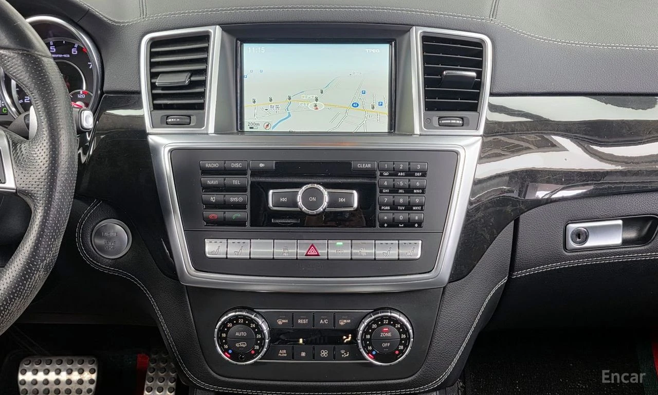 Mercedes-Benz ML 63 AMG 4MATIC* HARMAN/KARDON* 3XTV* ОБДУХВАНЕ* ПАНОРАМА, снимка 13 - Автомобили и джипове - 54512794