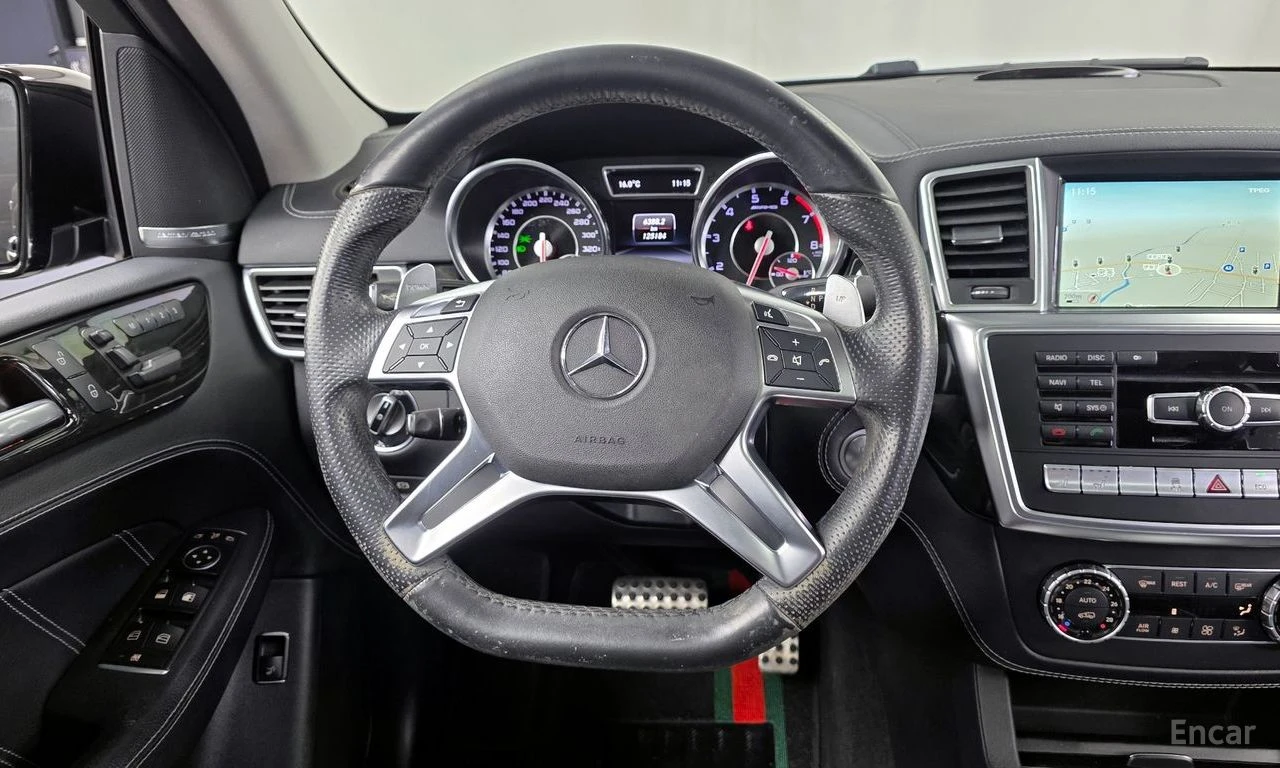 Mercedes-Benz ML 63 AMG 4MATIC* HARMAN/KARDON* 3XTV* ОБДУХВАНЕ* ПАНОРАМА, снимка 11 - Автомобили и джипове - 54512794