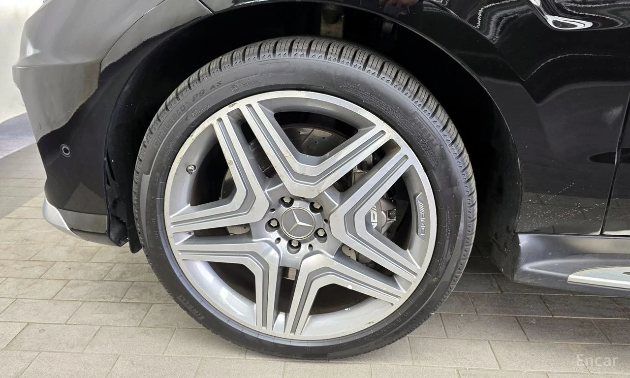 Mercedes-Benz ML 63 AMG 4MATIC* HARMAN/KARDON* 3XTV* ОБДУХВАНЕ* ПАНОРАМА, снимка 5 - Автомобили и джипове - 54512794