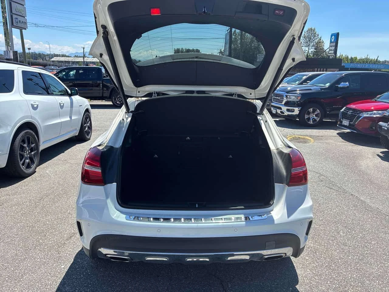 Mercedes-Benz GLA 250 4MATIC/ПАНОРАМА/ПОДГРЕВИ, снимка 11 - Автомобили и джипове - 54889860
