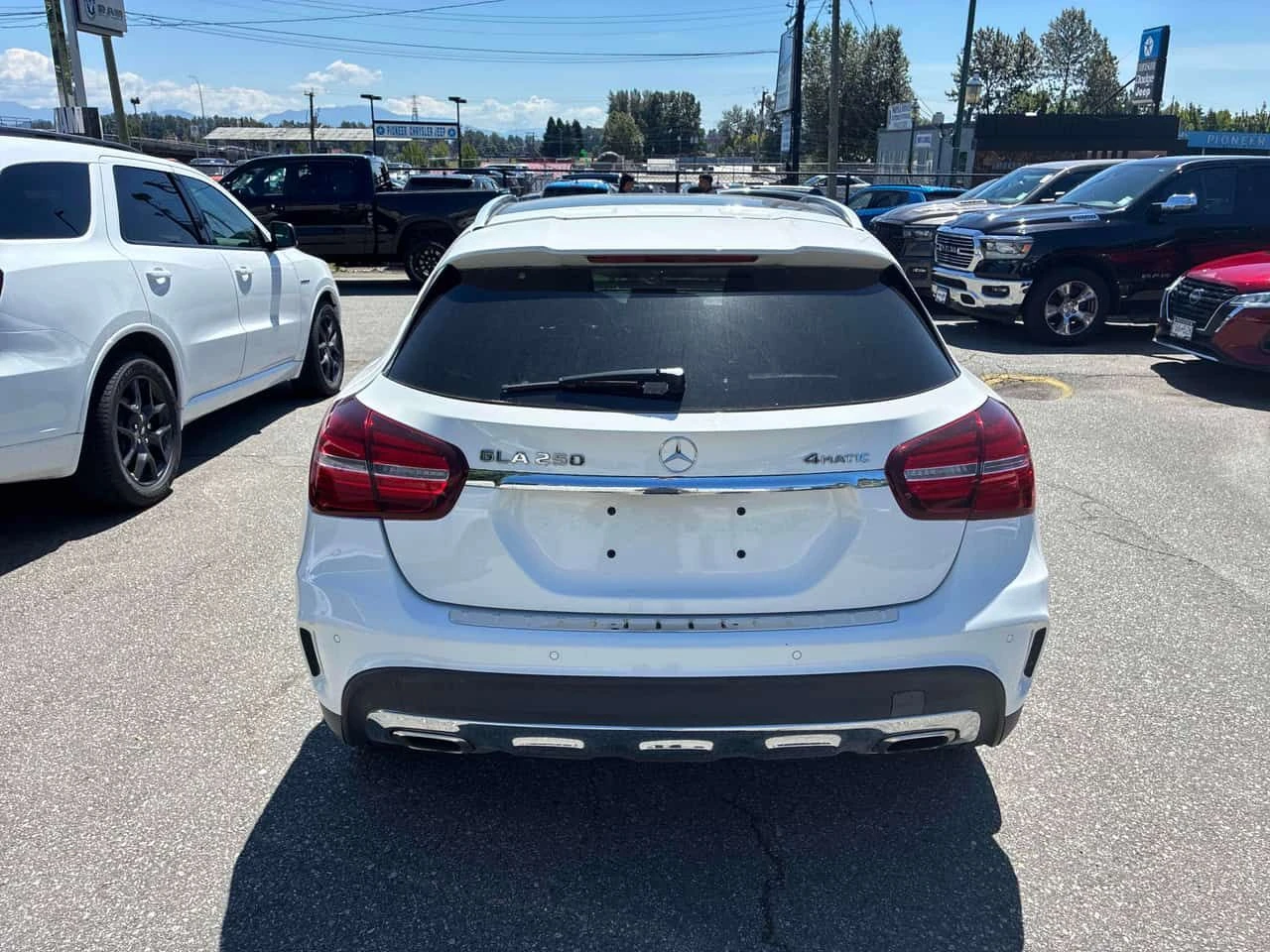 Mercedes-Benz GLA 250 4MATIC/ПАНОРАМА/ПОДГРЕВИ, снимка 5 - Автомобили и джипове - 54889860