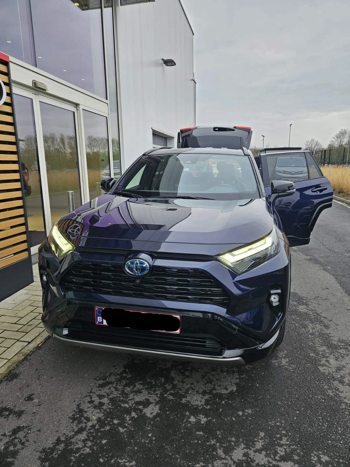 Toyota Rav4 Hybrid Style Plus, снимка 12 - Автомобили и джипове - 55630891