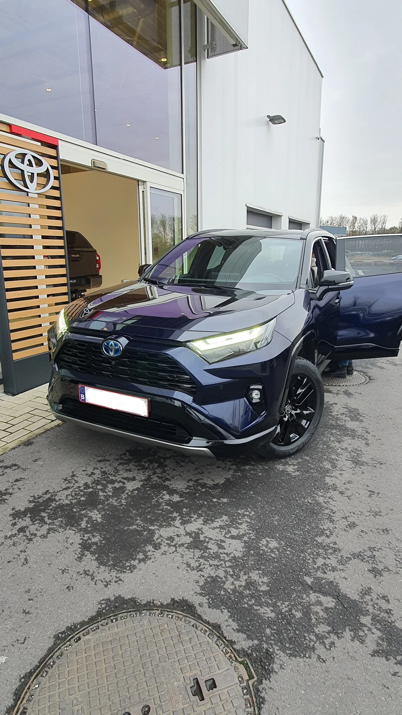 Toyota Rav4 Hybrid Style Plus, снимка 11 - Автомобили и джипове - 55630891