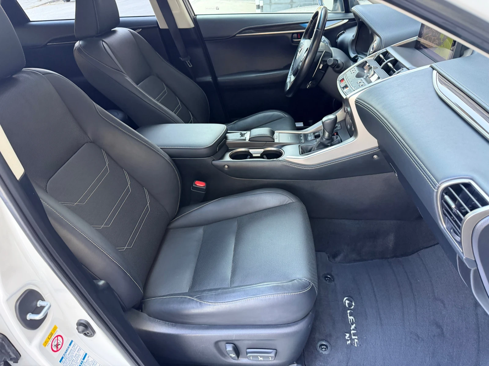 Lexus NX 300h Luxury / E-Four / Facelift , снимка 13 - Автомобили и джипове - 56600715