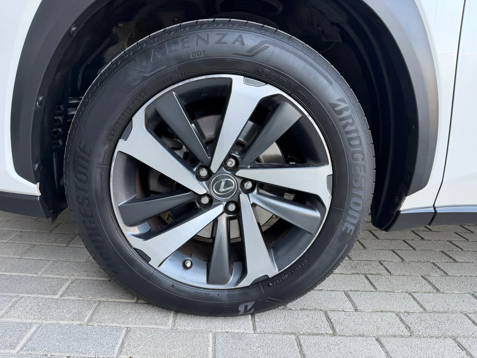 Lexus NX 300h Luxury / E-Four / Facelift , снимка 8 - Автомобили и джипове - 56600715