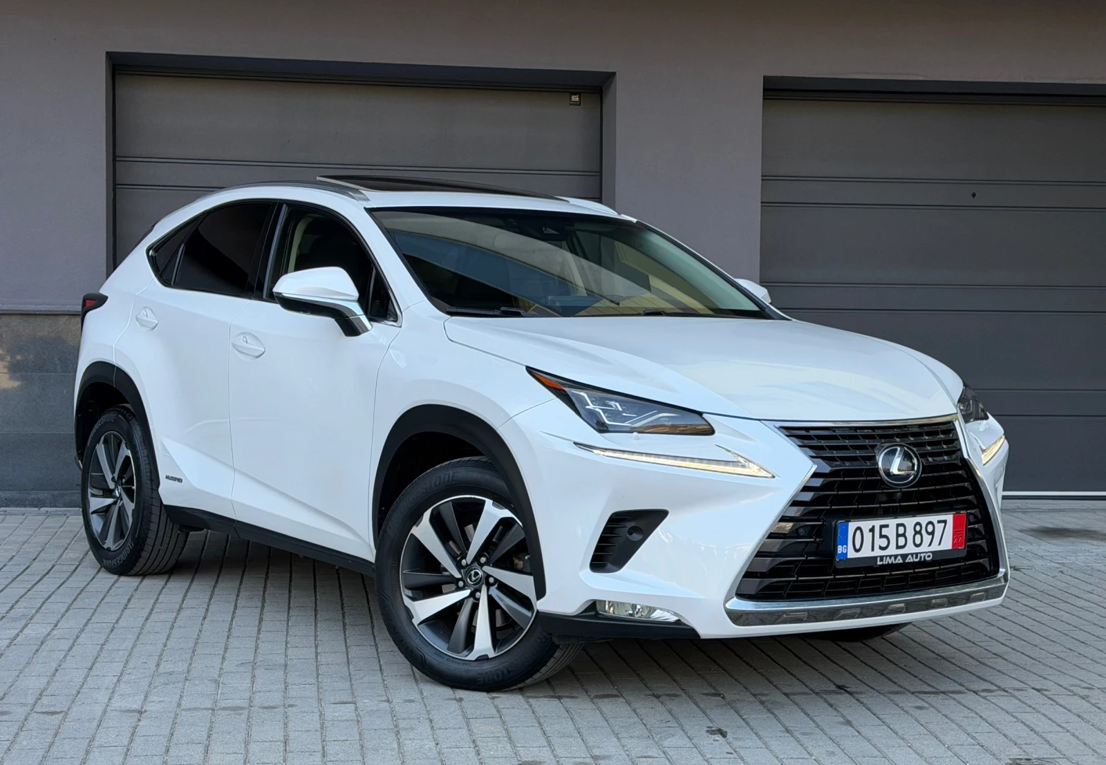 Lexus NX 300h Luxury / E-Four / Facelift , снимка 3 - Автомобили и джипове - 56600715