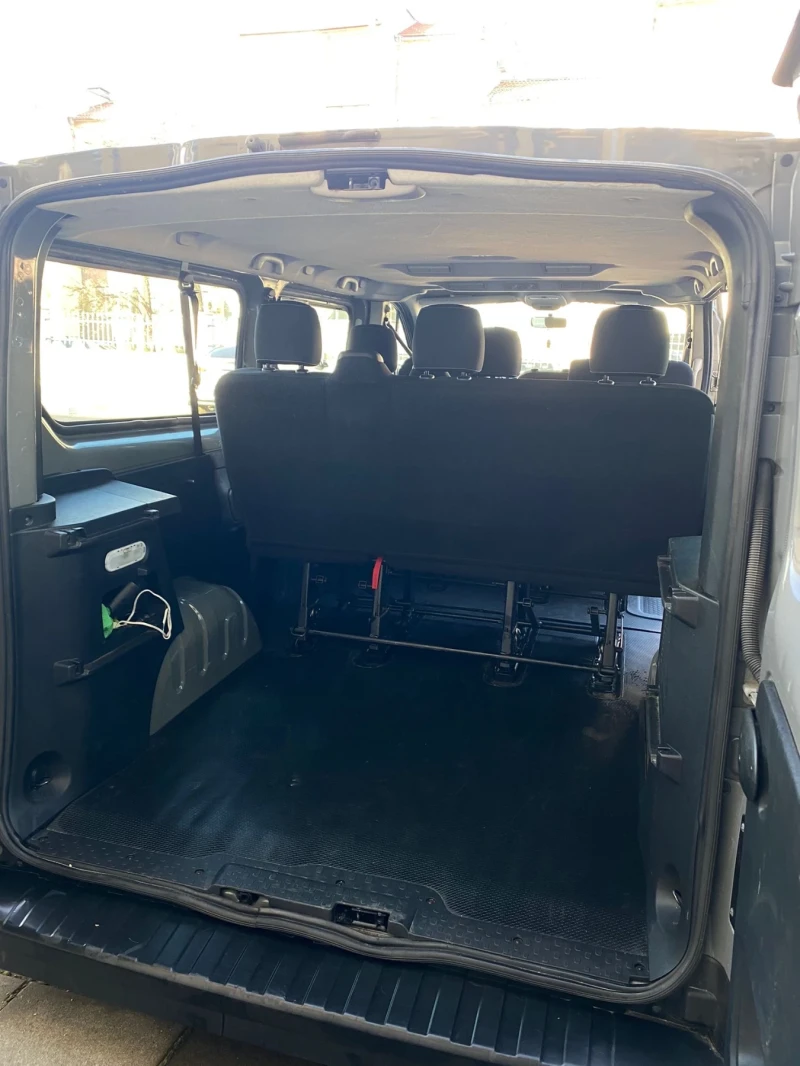 Renault Trafic, снимка 15 - Бусове и автобуси - 49018370