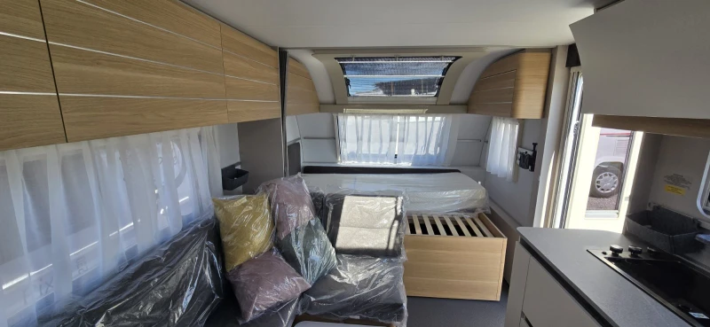 Каравана Adria Adora 573PT, снимка 11 - Каравани и кемпери - 51203856