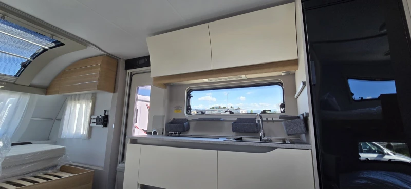 Каравана Adria Adora 573PT, снимка 15 - Каравани и кемпери - 51203856