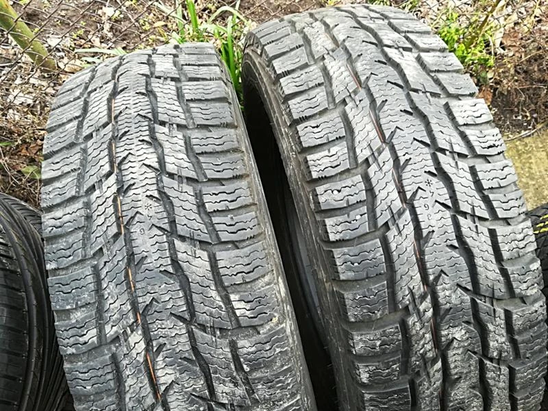 Гуми Зимни 225/75R16, снимка 2 - Гуми и джанти - 24205749