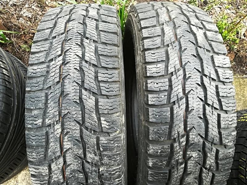 Гуми Зимни 225/75R16, снимка 1 - Гуми и джанти - 24205749