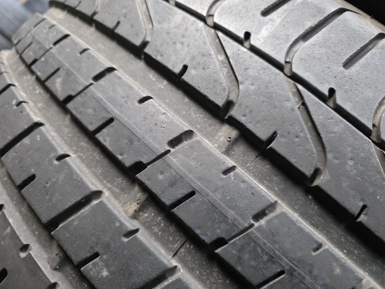 Гуми Летни 255/40R20, снимка 7 - Гуми и джанти - 56735512