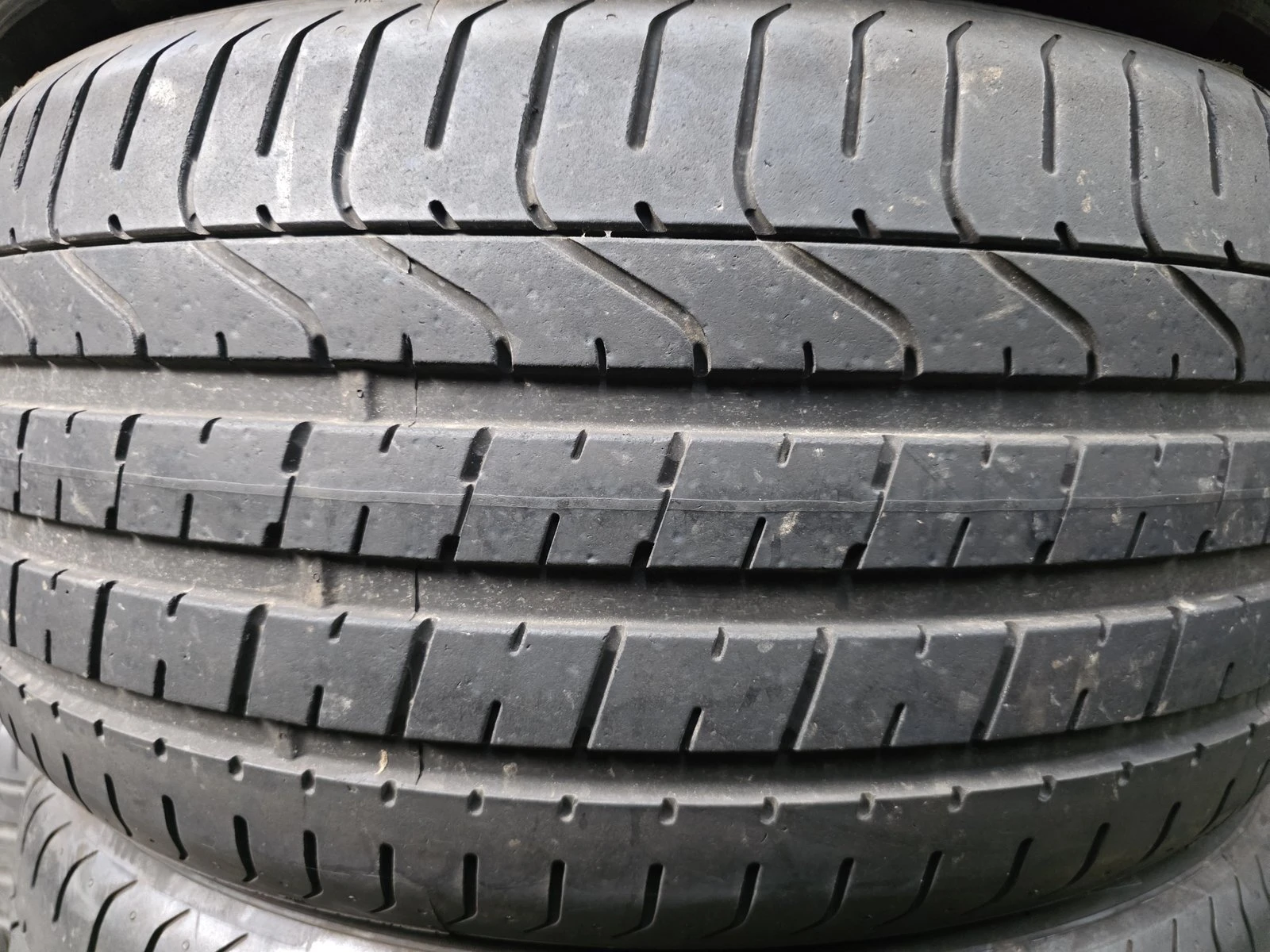 Гуми Летни 255/40R20, снимка 3 - Гуми и джанти - 56735512