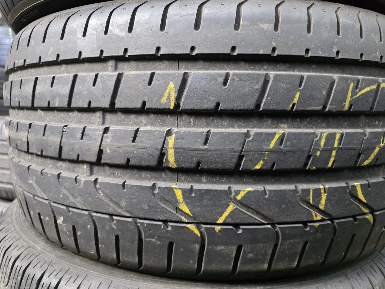 Гуми Летни 255/40R20, снимка 4 - Гуми и джанти - 56735512