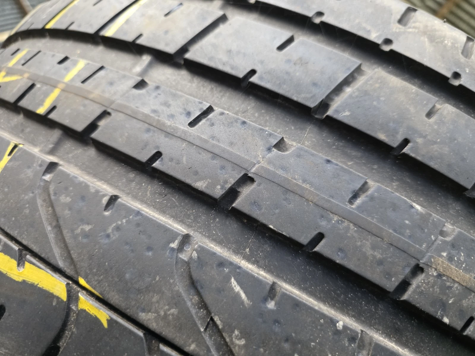 Гуми Летни 255/40R20, снимка 6 - Гуми и джанти - 56735512