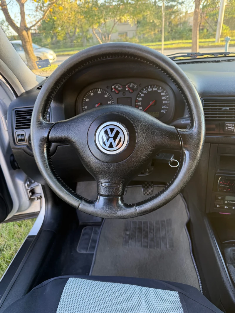 VW Golf 1.6, снимка 12 - Автомобили и джипове - 47655801