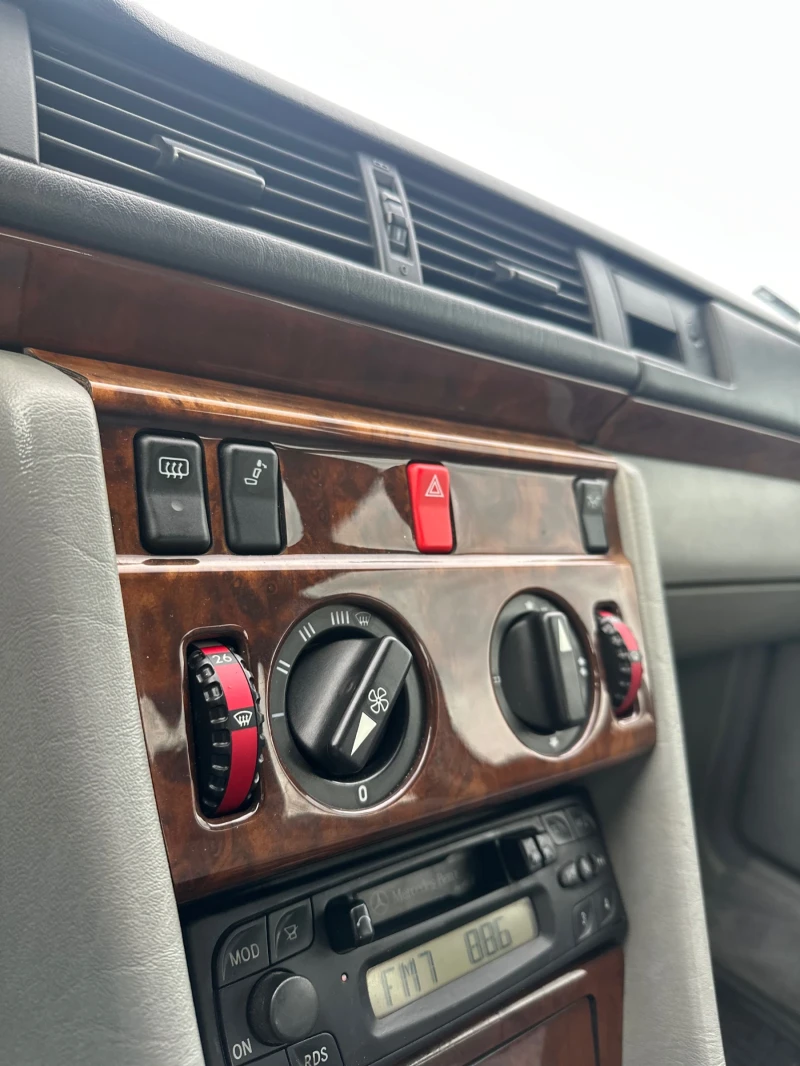 Mercedes-Benz E 220 W124, снимка 11 - Автомобили и джипове - 52494003