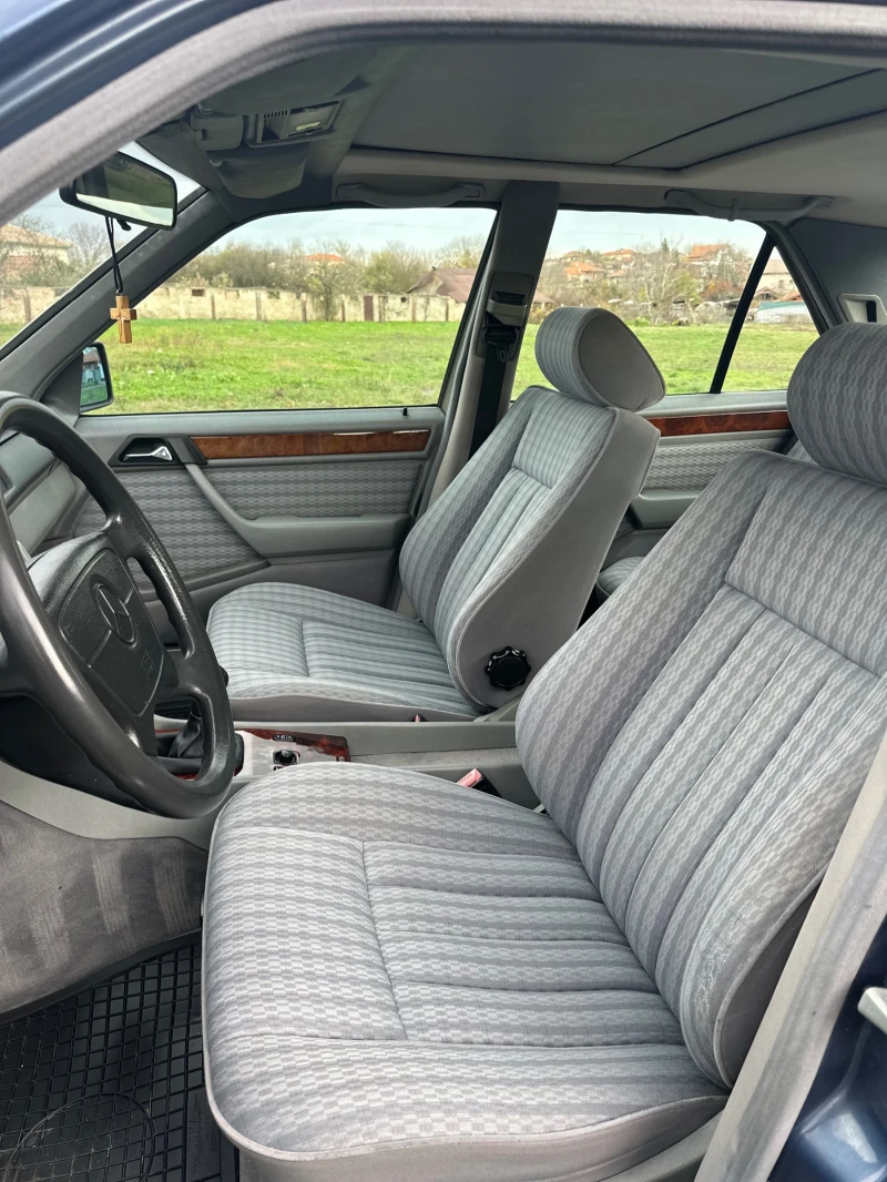 Mercedes-Benz E 220 W124, снимка 8 - Автомобили и джипове - 52494003