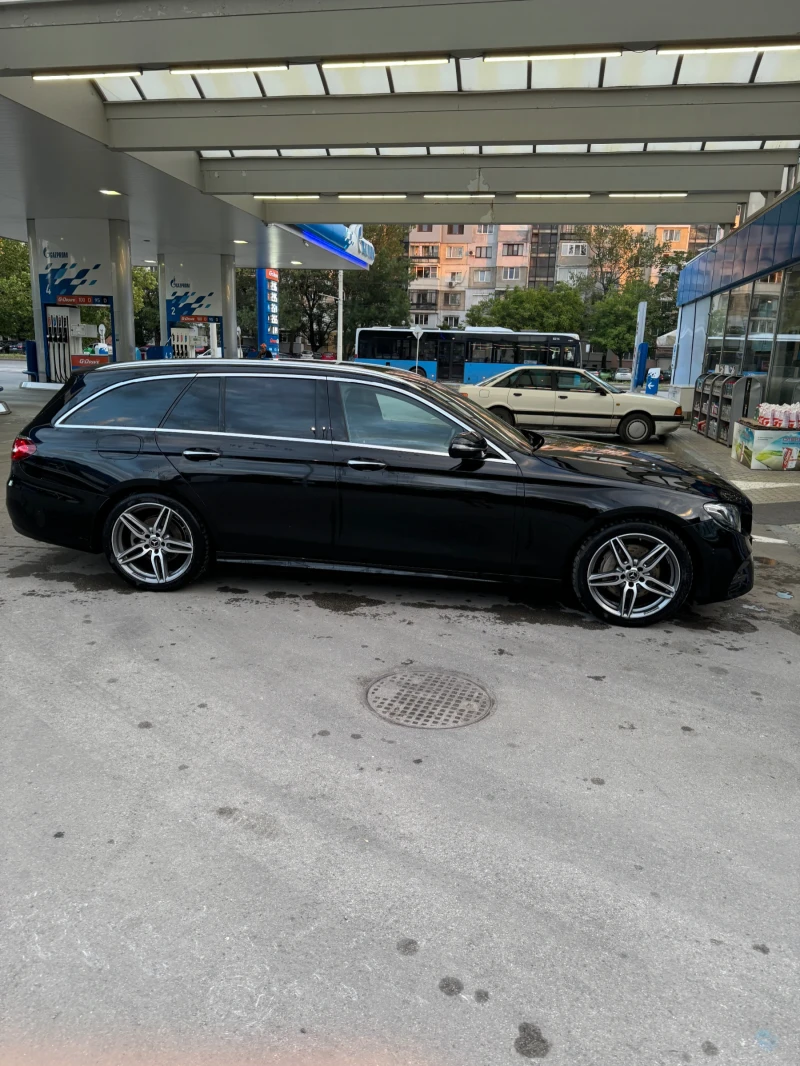 Mercedes-Benz E 220 4MATIC* AMG-LINE* DISTRNIC+ * MULTIBEAM LED* , снимка 9 - Автомобили и джипове - 53343732