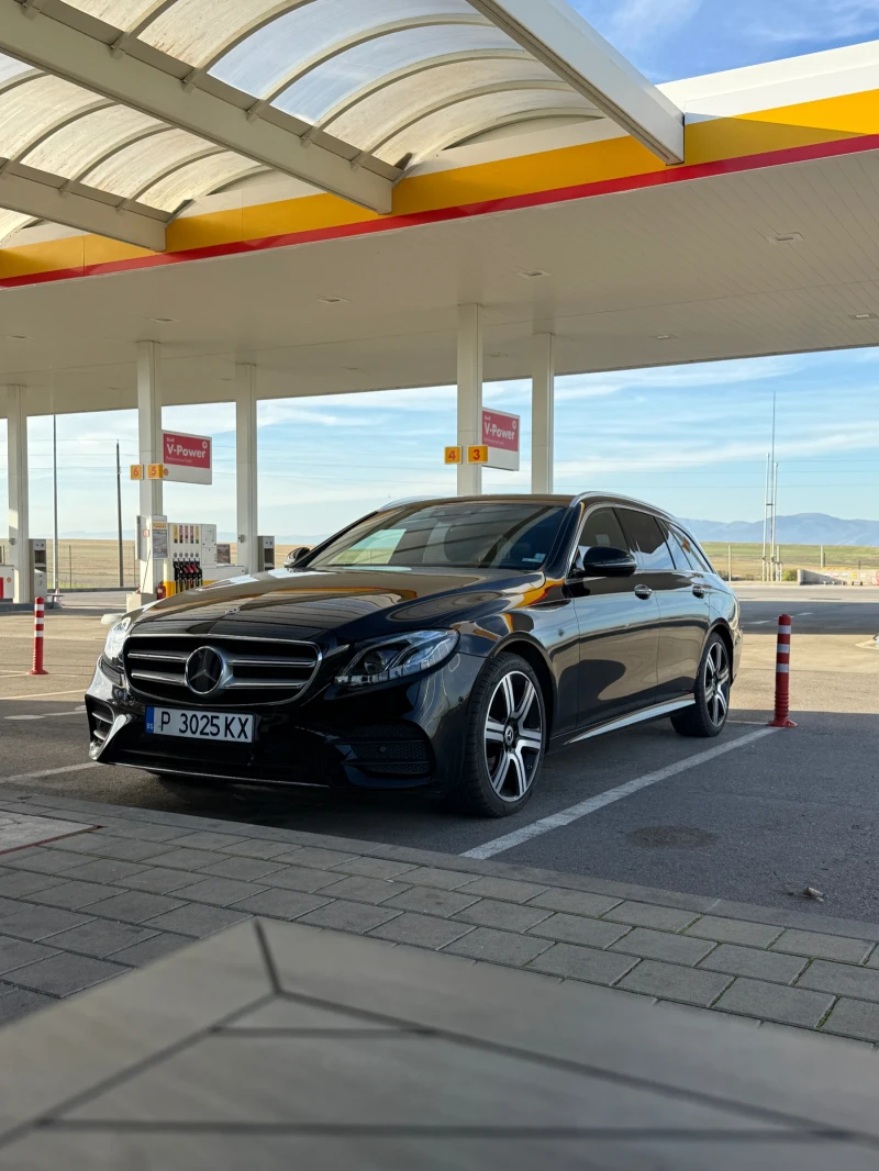 Mercedes-Benz E 220 4MATIC* AMG-LINE* DISTRNIC+ * MULTIBEAM LED* , снимка 2 - Автомобили и джипове - 53343732