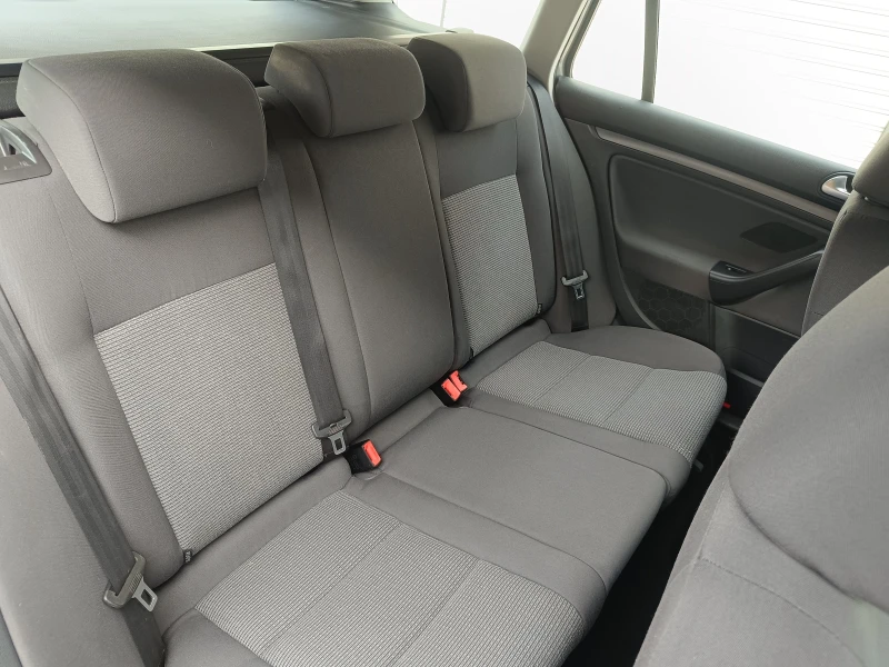 VW Golf 1.6i 102к.с., снимка 13 - Автомобили и джипове - 53457396