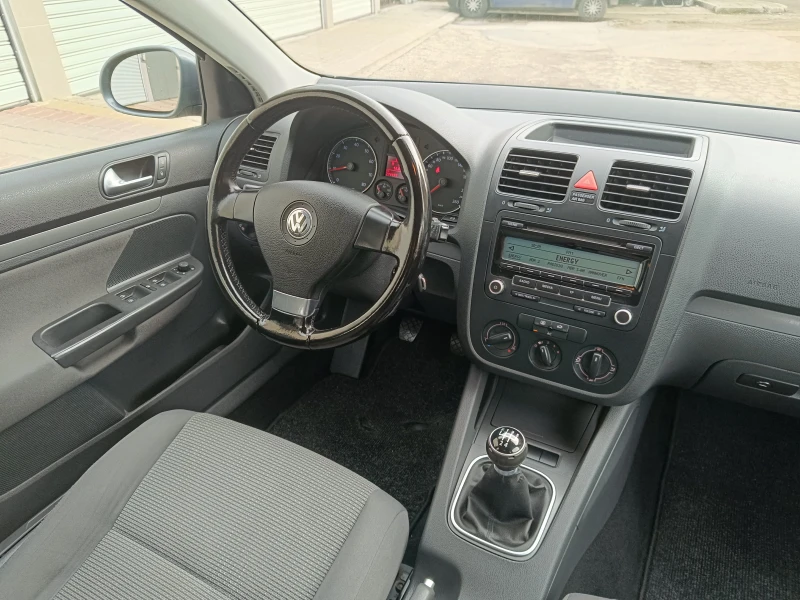 VW Golf 1.6i 102к.с., снимка 7 - Автомобили и джипове - 53457396
