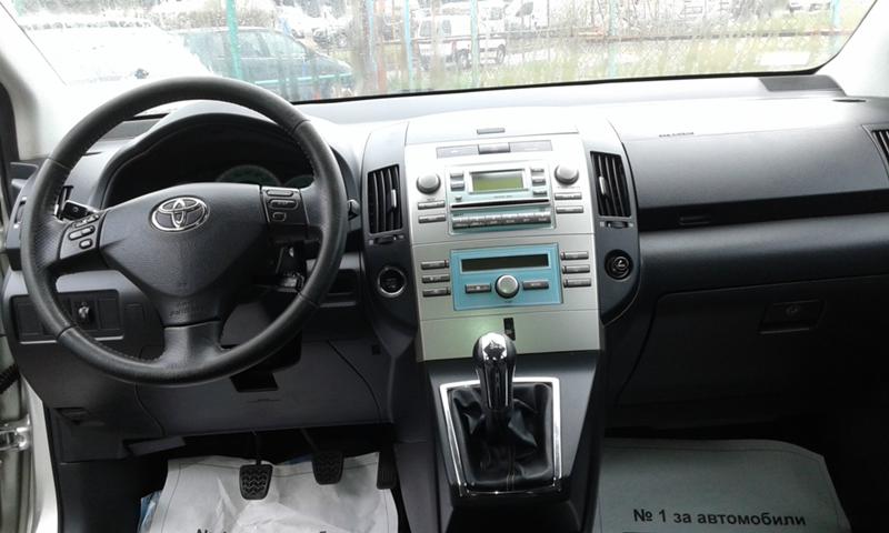 Toyota Corolla verso 2.2 дизел , снимка 6 - Автомобили и джипове - 14040265