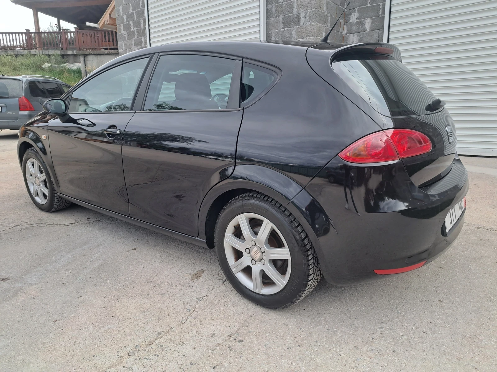 Seat Leon 1.6i + ГАЗ!* 175 000км* Като нова - изображение 6