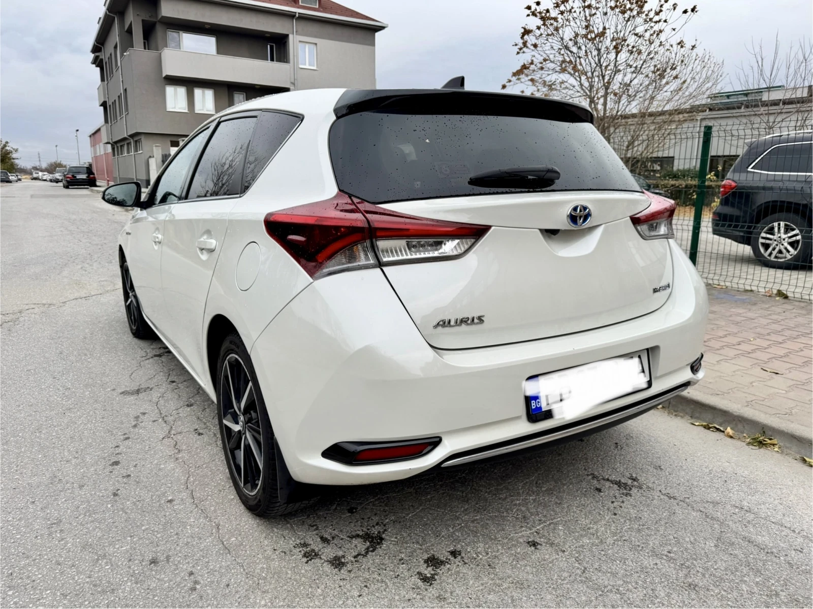 Toyota Auris 1.8 Hybrid Sport BiTone - изображение 2