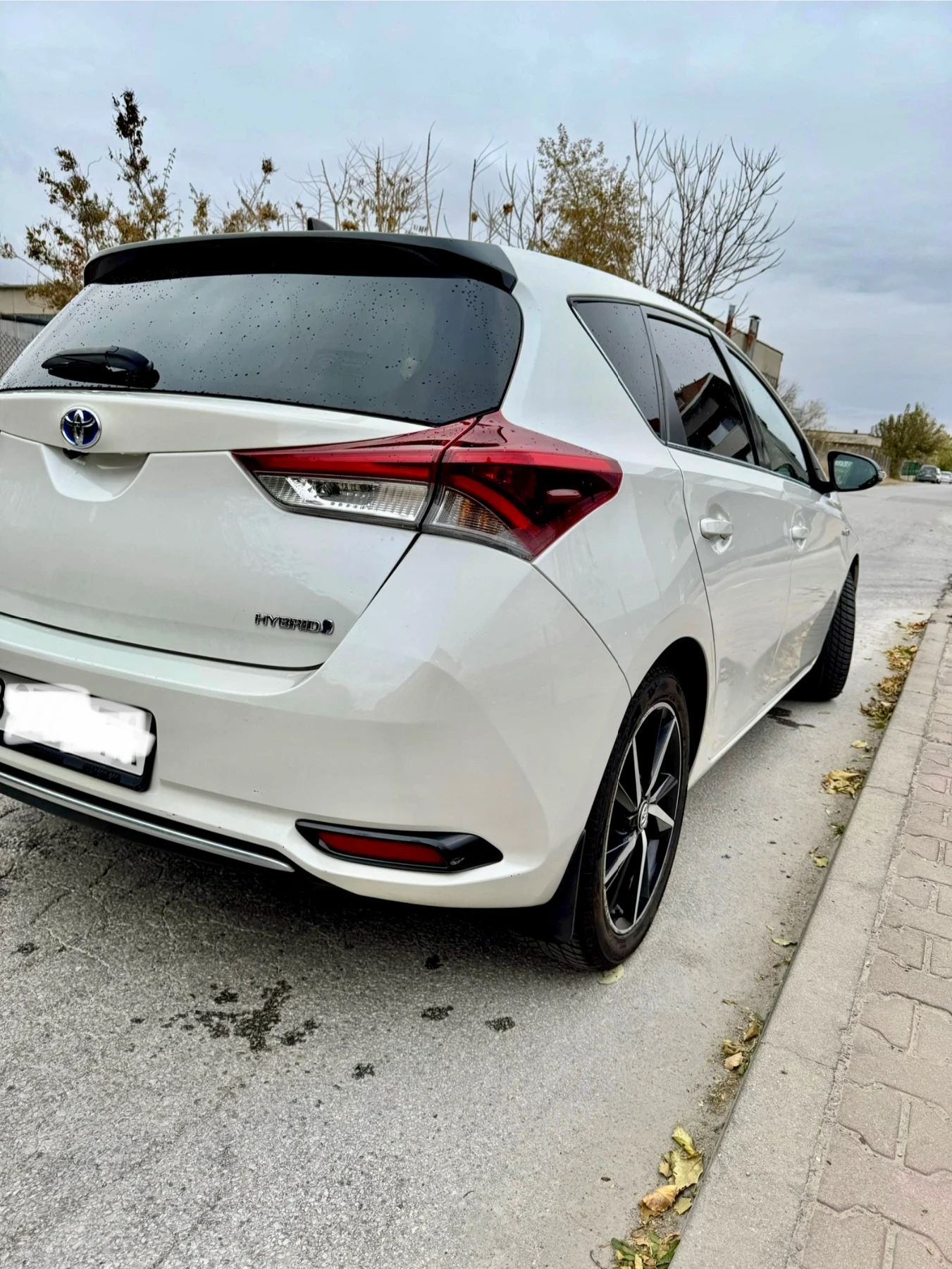 Toyota Auris 1.8 Hybrid Sport BiTone - изображение 3