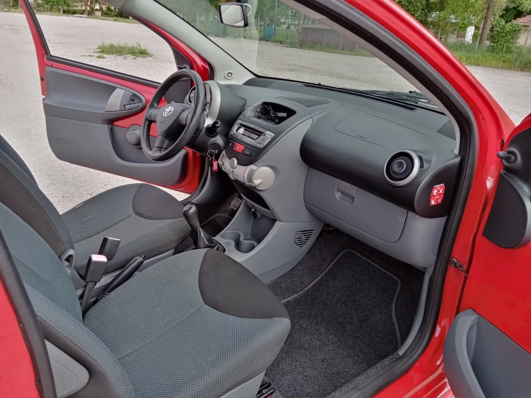 Toyota Aygo 1.0i KLIMA - изображение 10