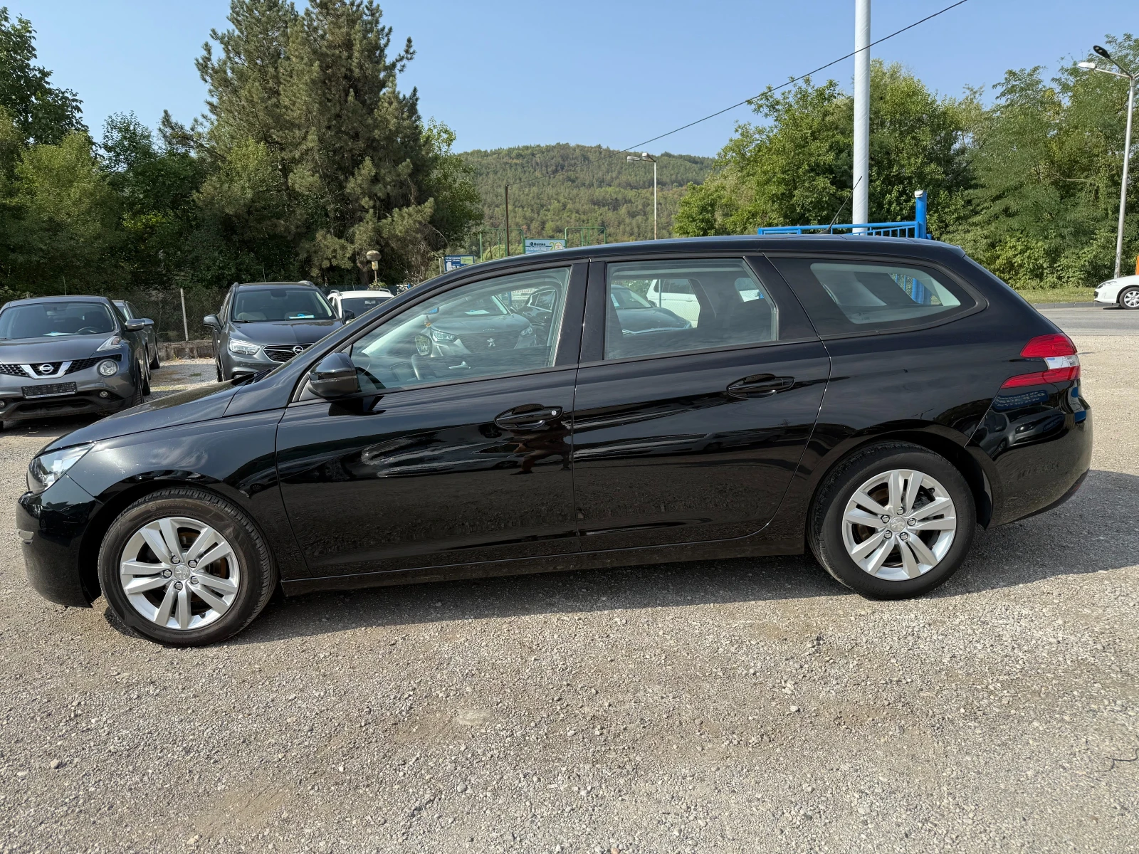 Peugeot 308 1.6HDI-116H.P-ОБСЛУЖЕНА-РЕГИСТРИРАН - изображение 3