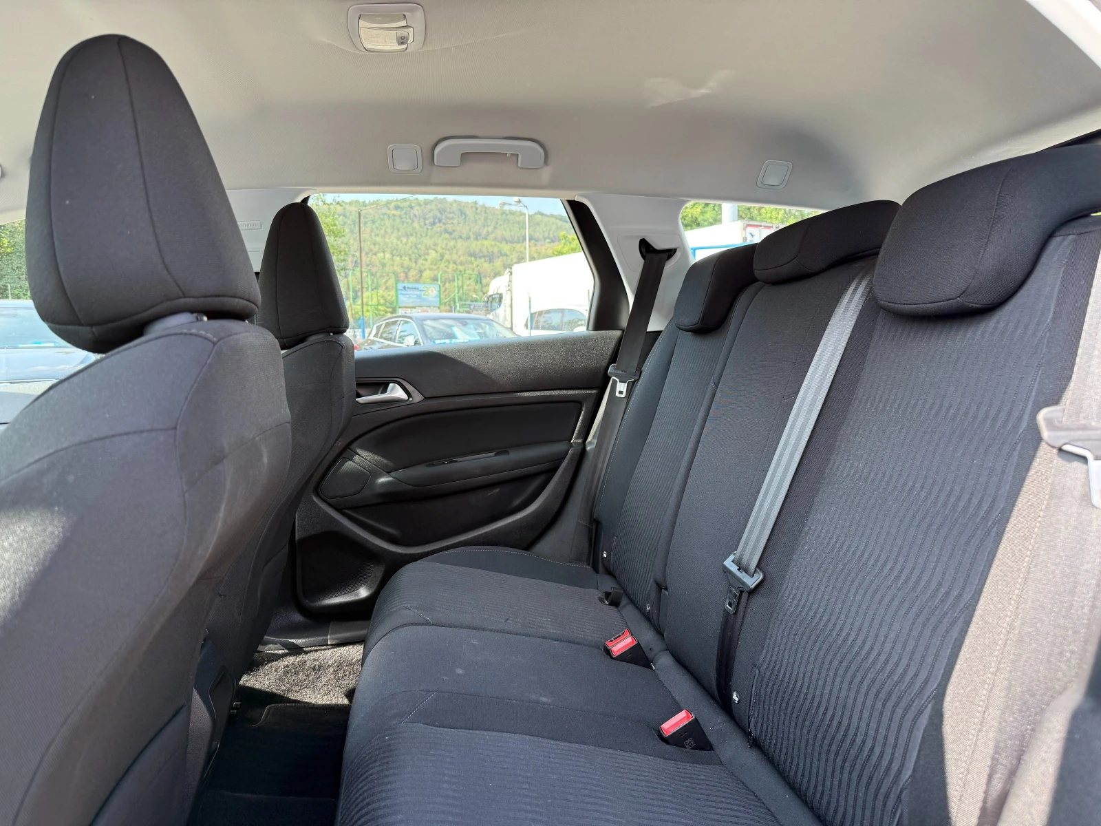 Peugeot 308 1.6HDI-116H.P-ОБСЛУЖЕНА-РЕГИСТРИРАН - изображение 10