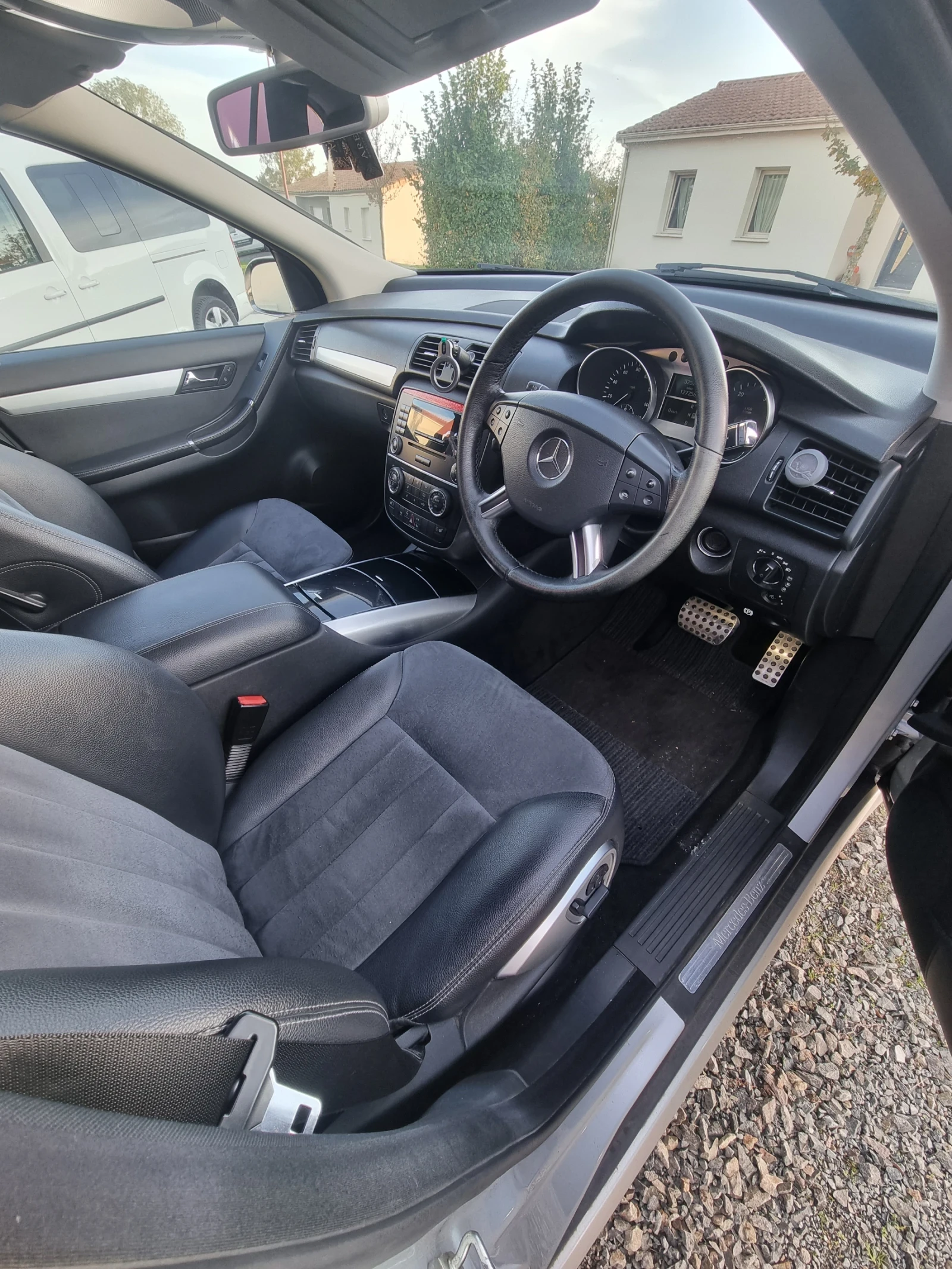 Mercedes-Benz R 320  - изображение 10