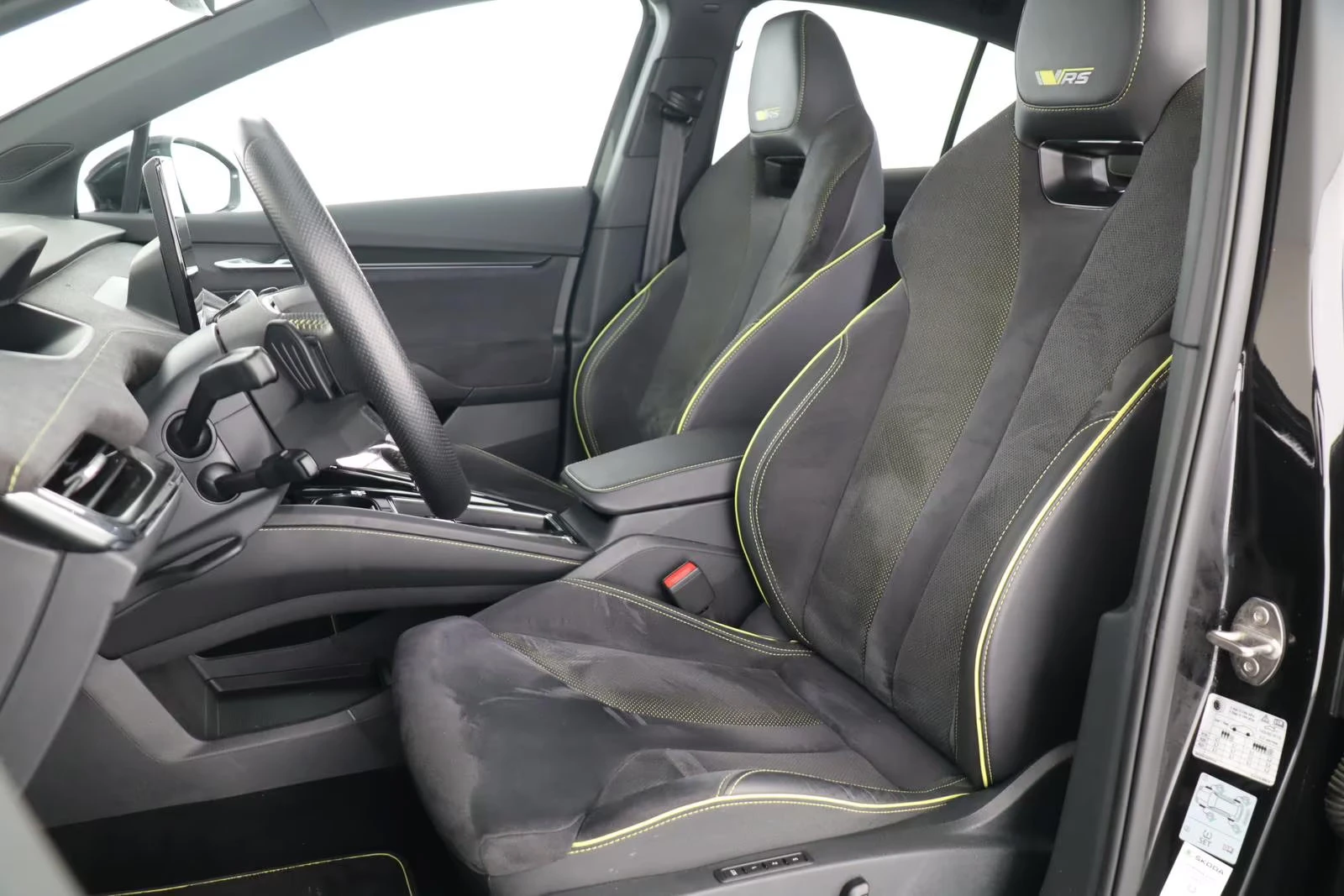 Skoda Enyaq COUPE/299HP/RS/4X4/H.PUMP/HUD/CAM/MEMO/119q, снимка 7 - Автомобили и джипове - 54087355