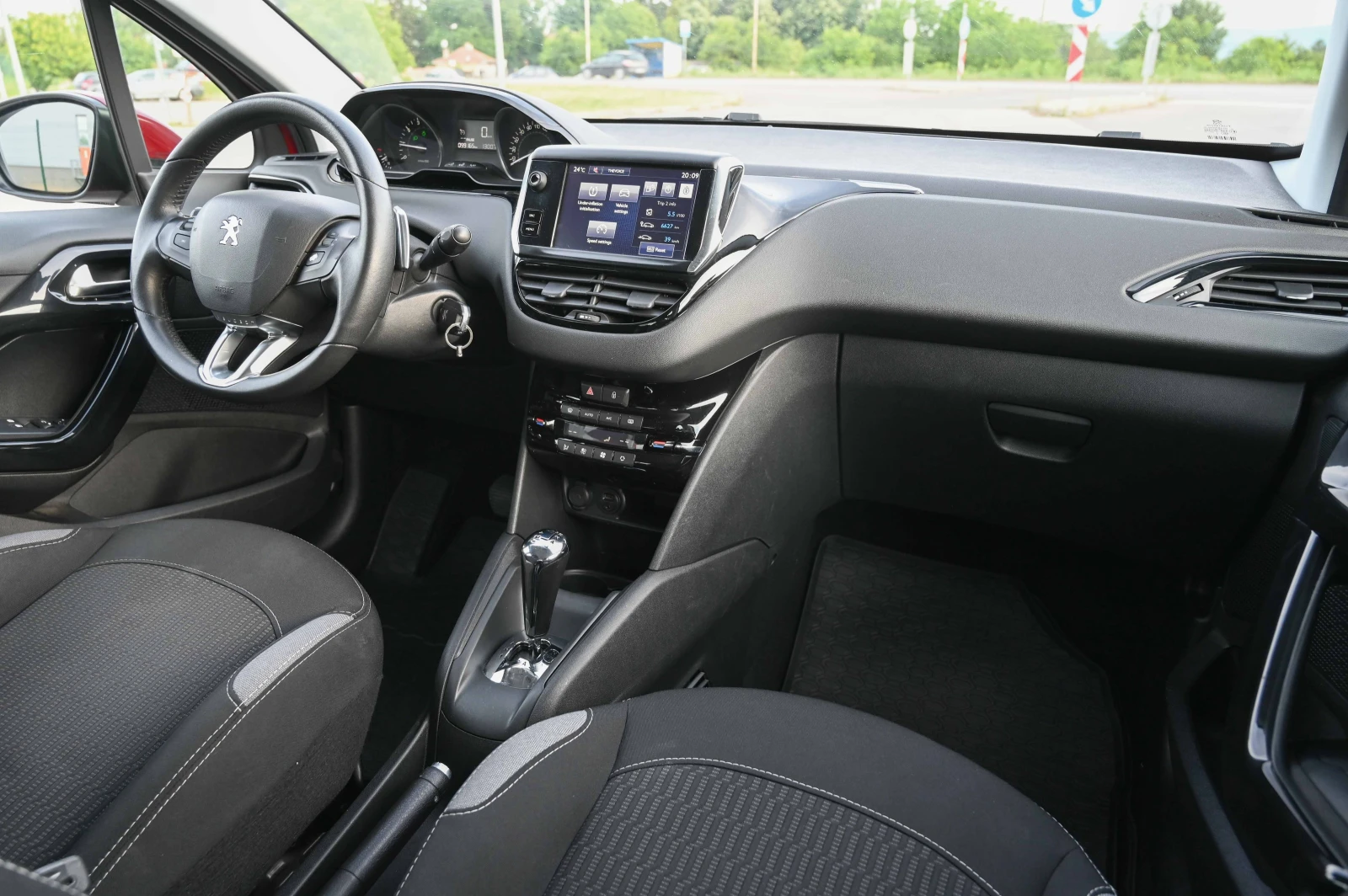 Peugeot 208 Allure, снимка 11 - Автомобили и джипове - 54956238