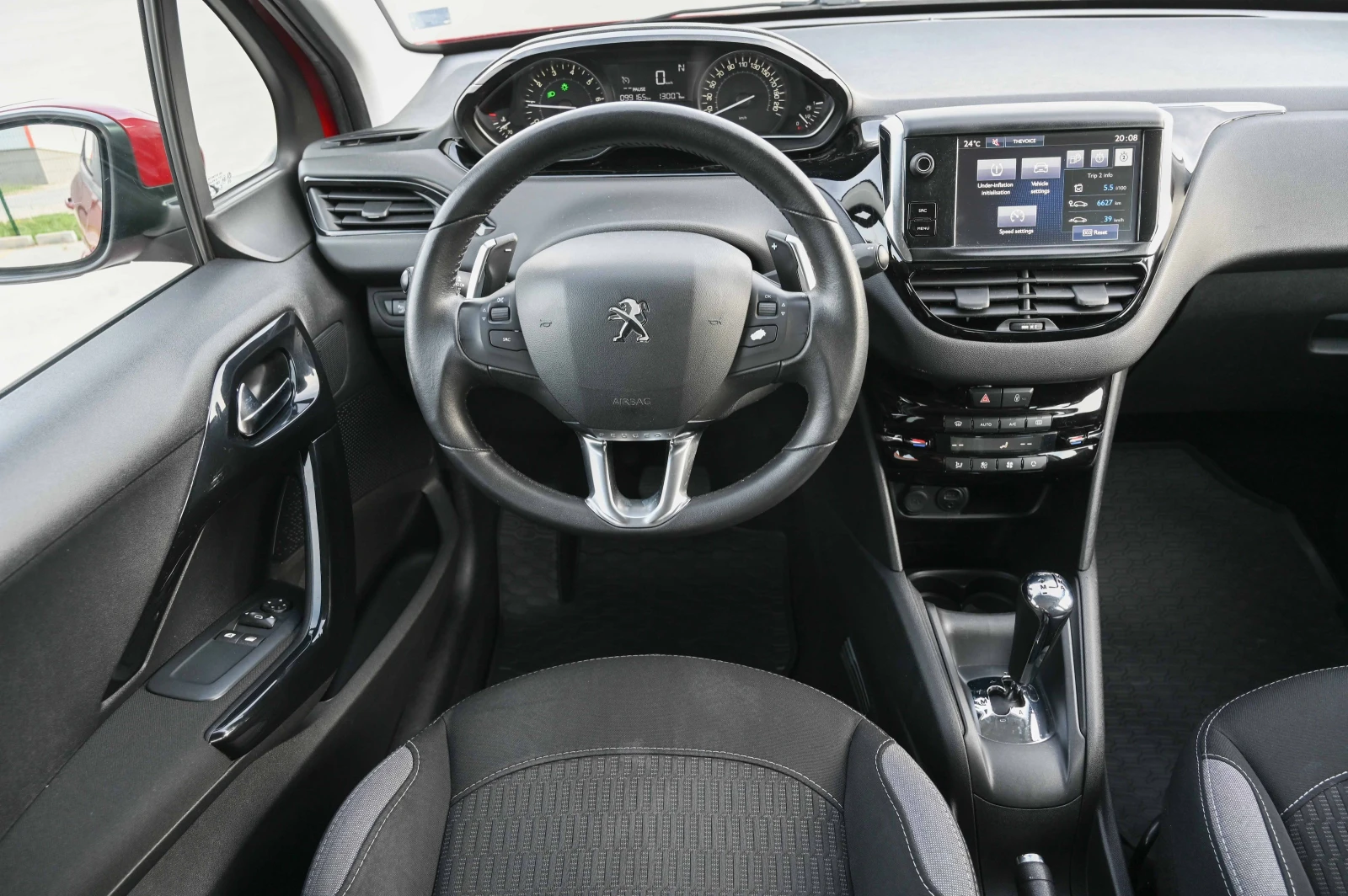 Peugeot 208 Allure, снимка 10 - Автомобили и джипове - 54956238